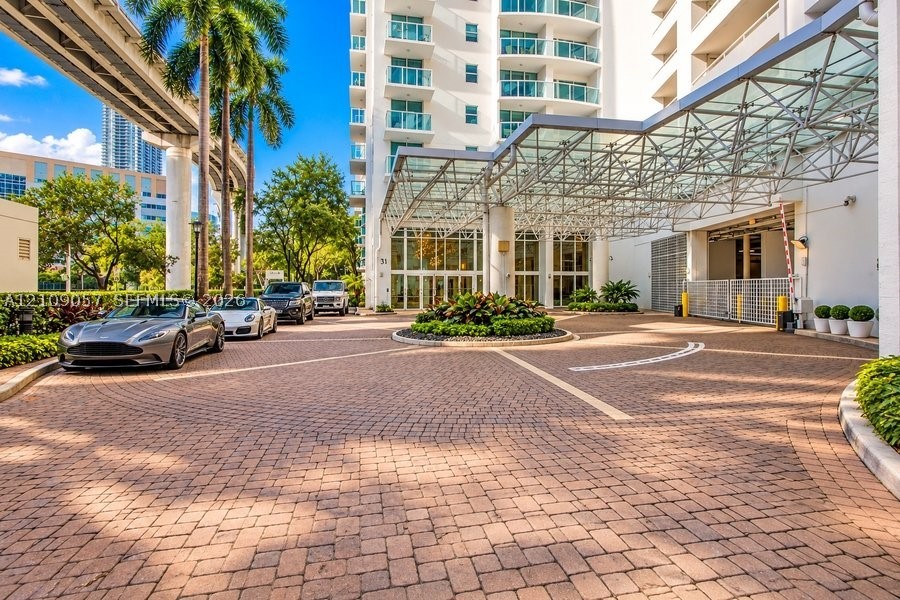 image Brickell on the River South28