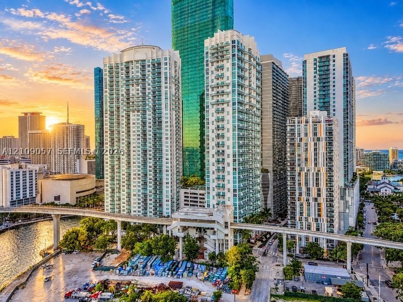 image Brickell on the River South35