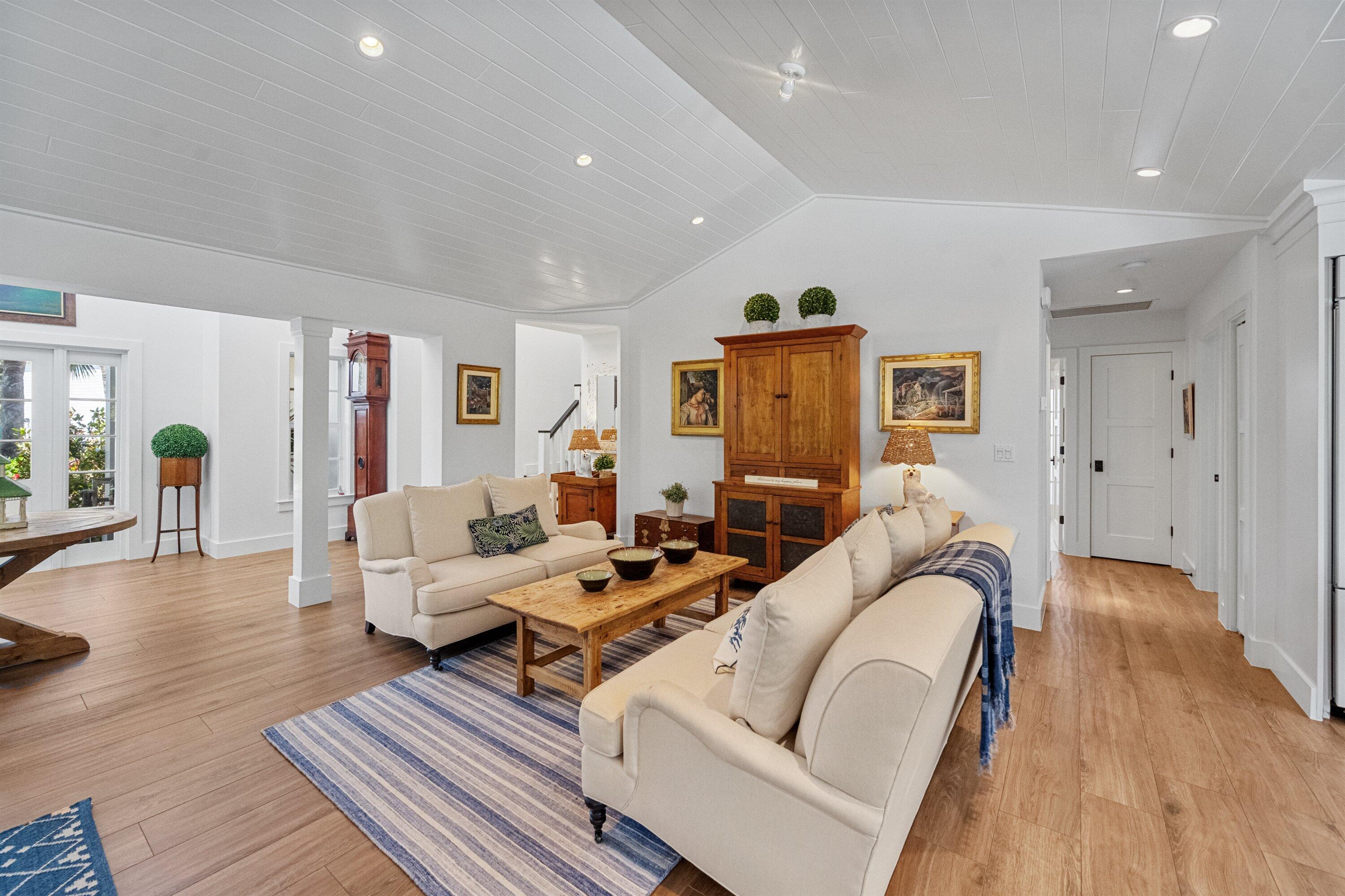 60 Colony Jupiter Inlet Colony, FL 33469