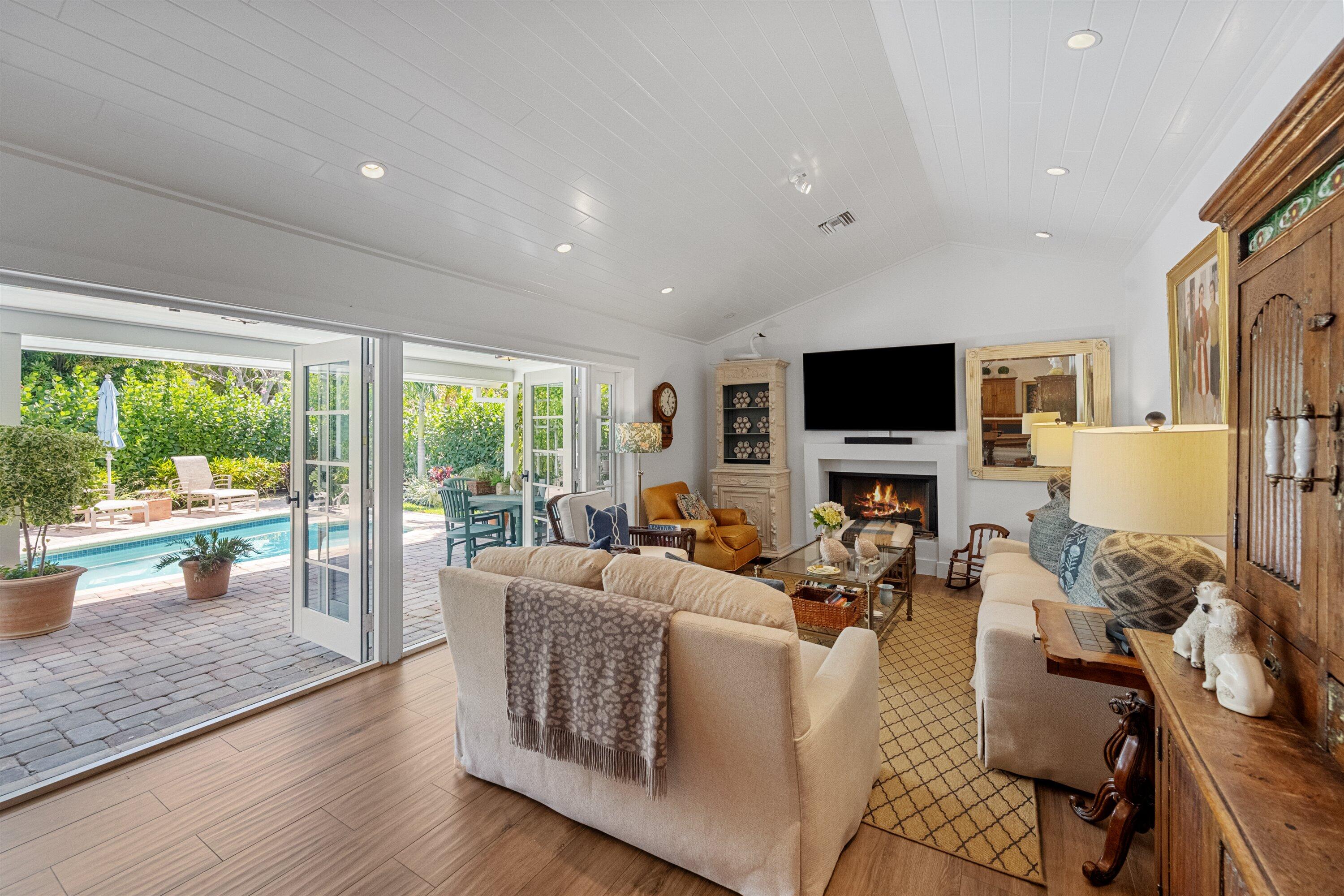 60 Colony Jupiter Inlet Colony, FL 33469