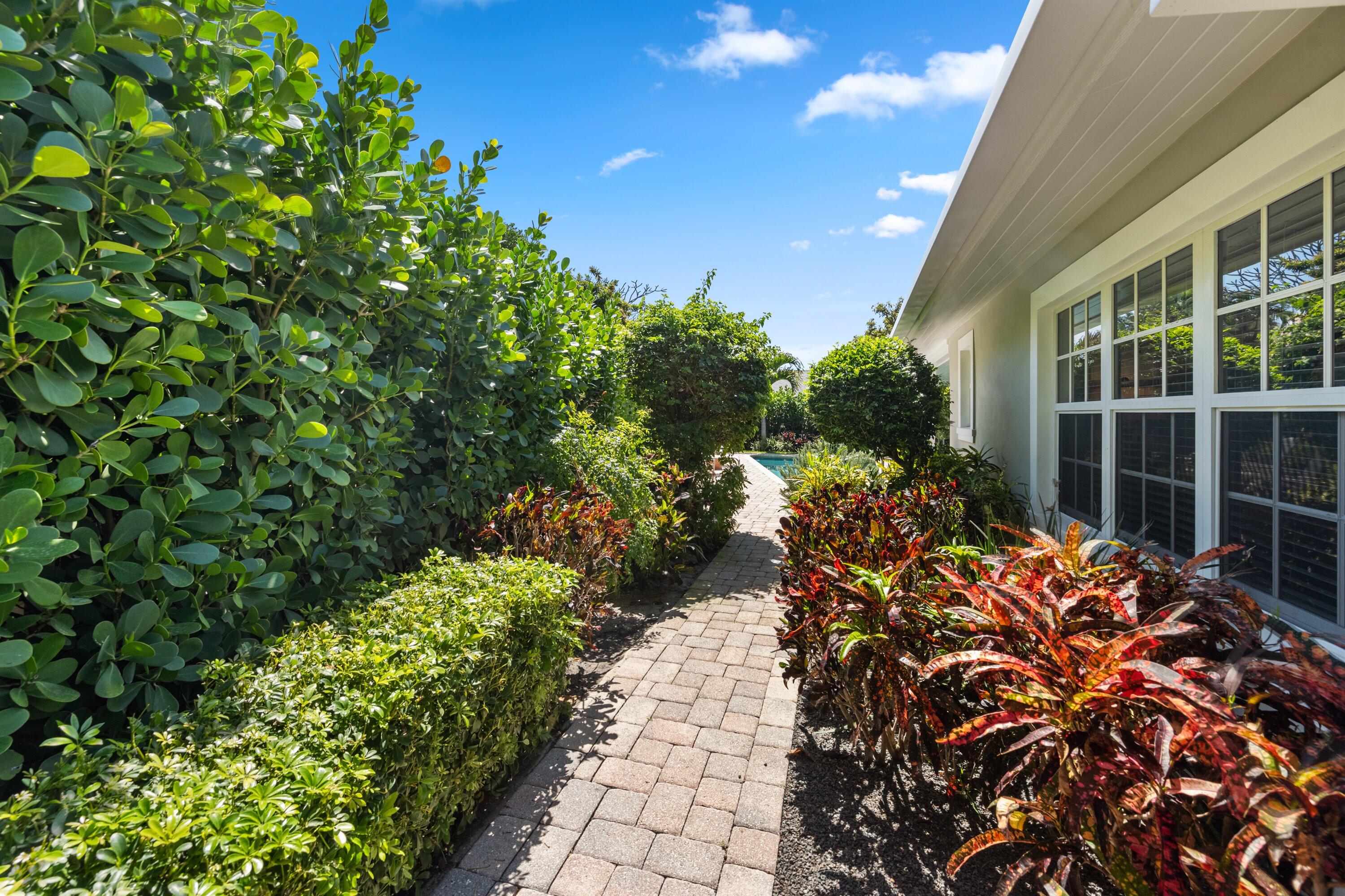 60 Colony Jupiter Inlet Colony, FL 33469