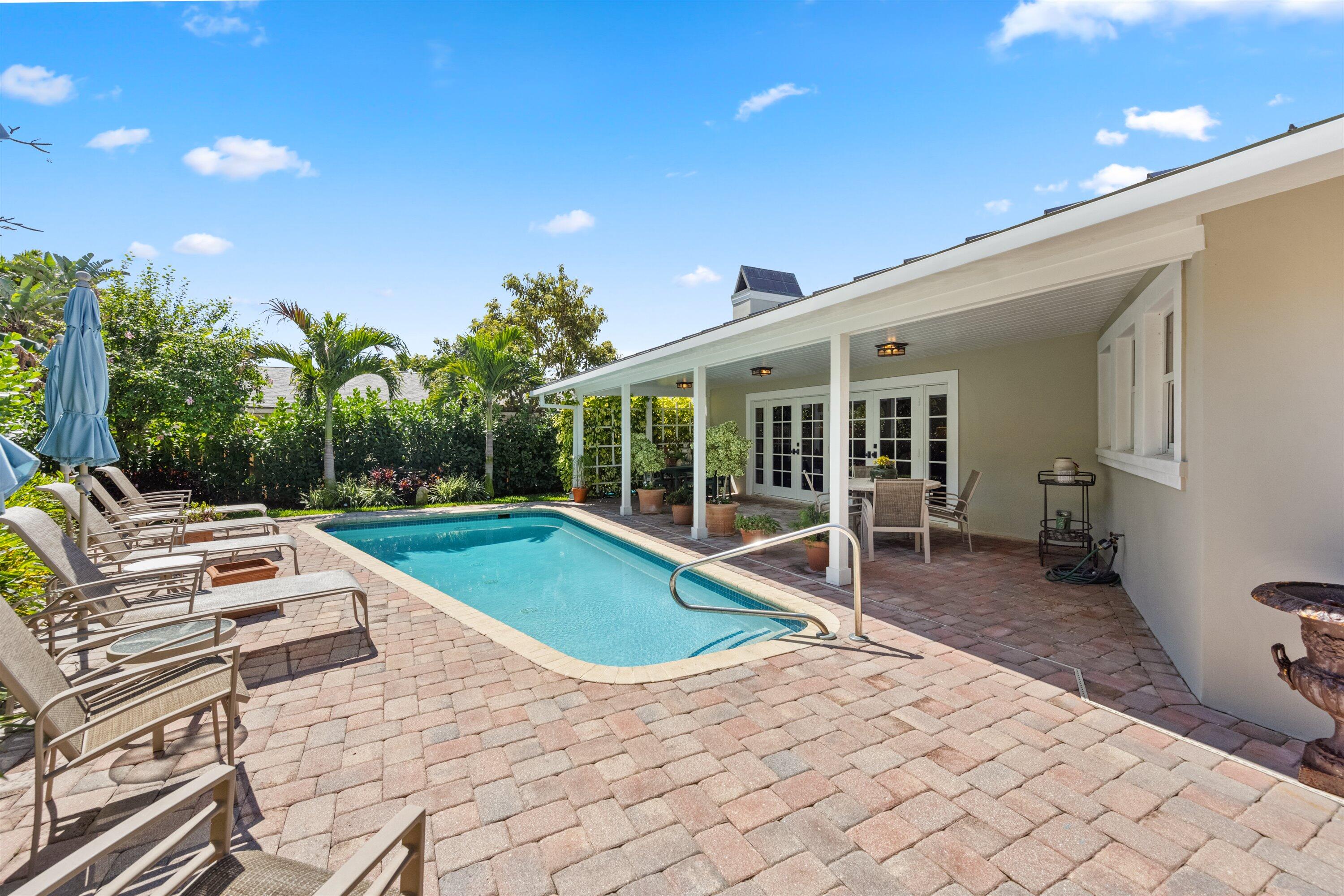 60 Colony Jupiter Inlet Colony, FL 33469