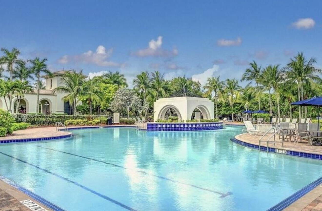 9732 Phipps Wellington, FL 33414