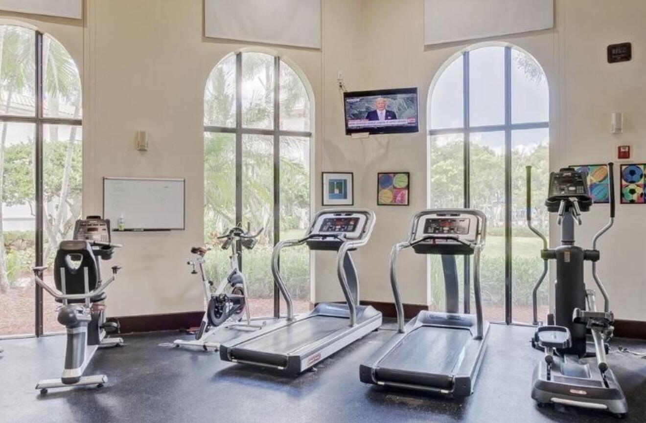 9732 Phipps Wellington, FL 33414