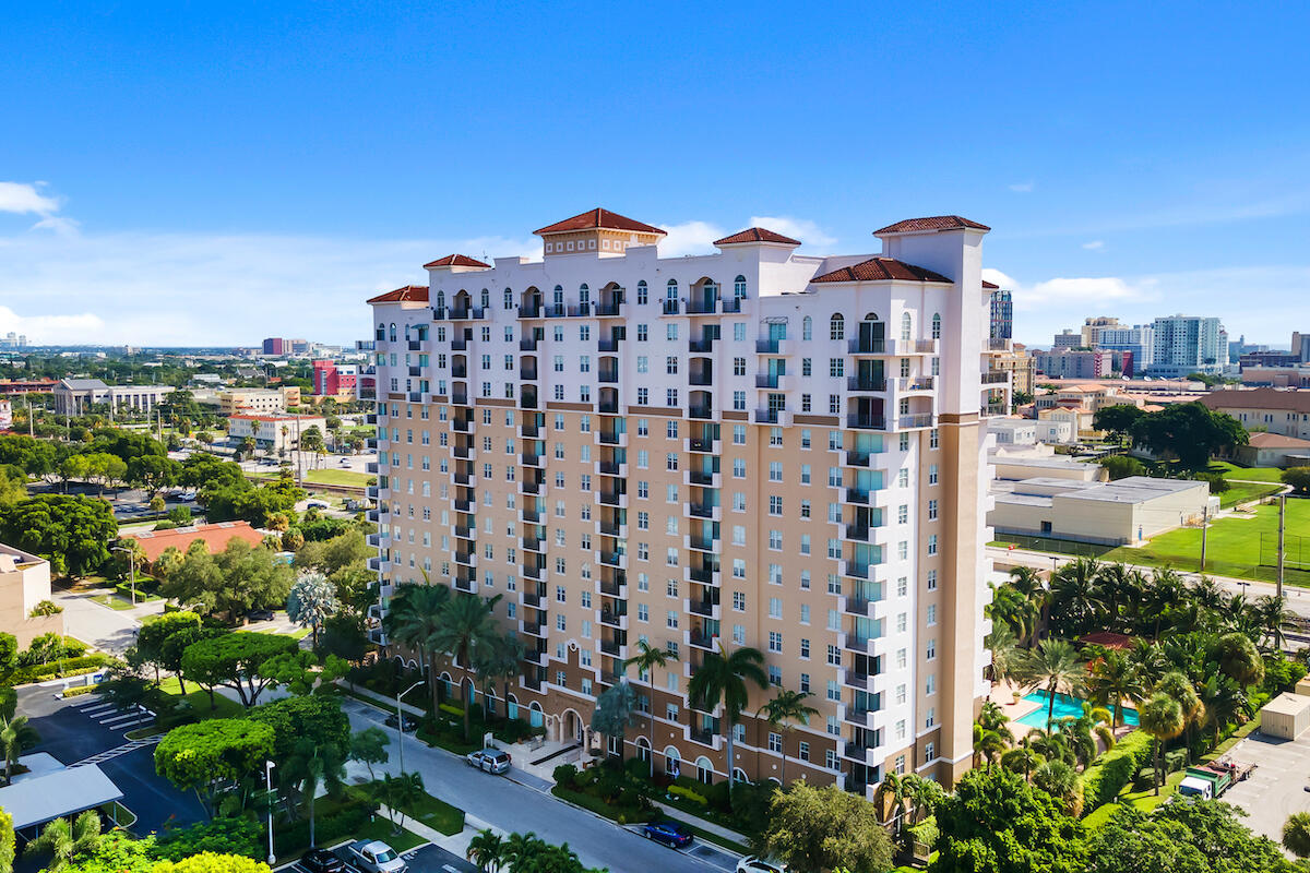 616 Clearwater Park #1106