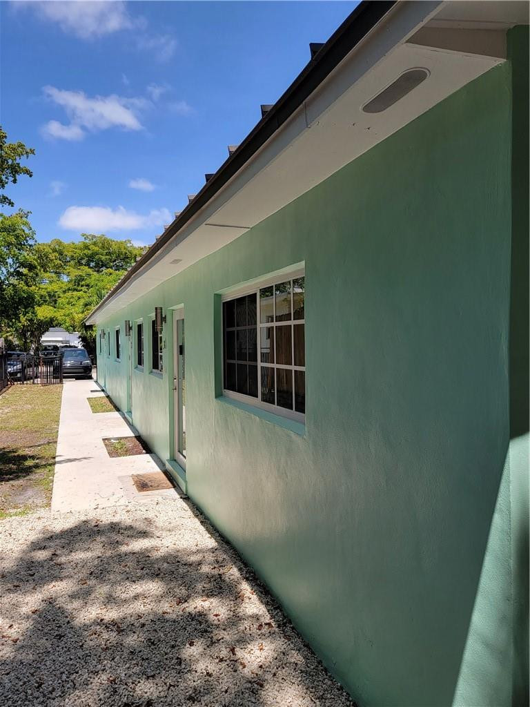 1010 NW 3rd Hallandale Beach, FL 33009