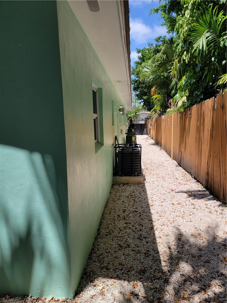 1010 NW 3rd Hallandale Beach, FL 33009