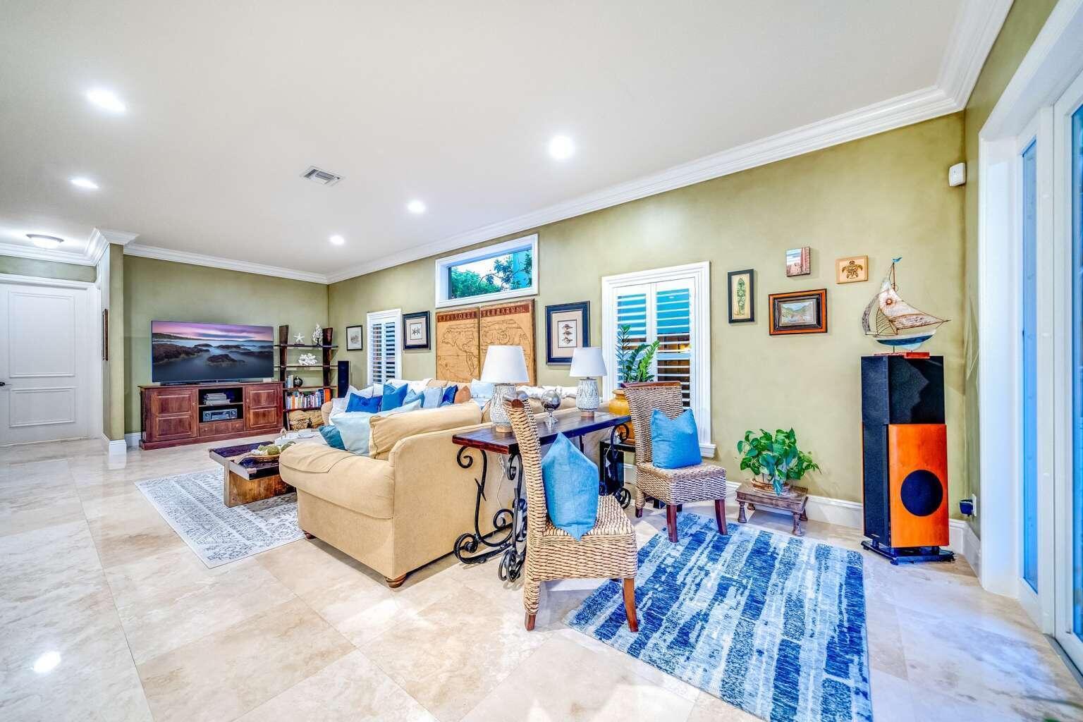 512 NE 12th Fort Lauderdale, FL 33301