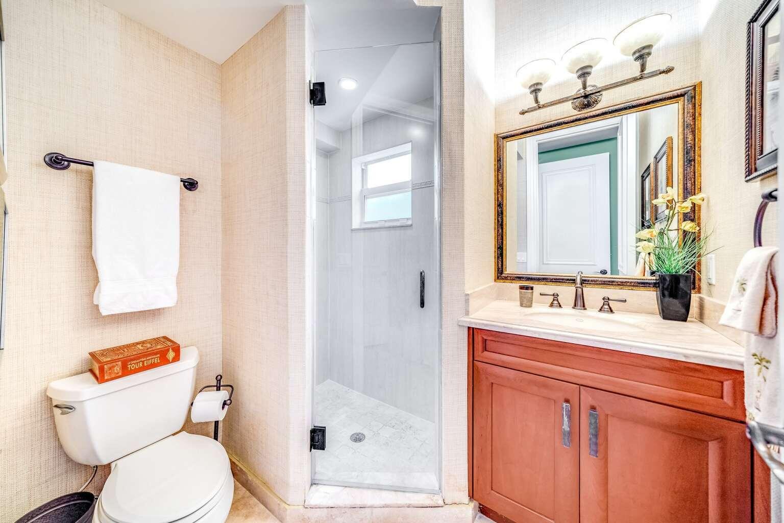 512 NE 12th Fort Lauderdale, FL 33301