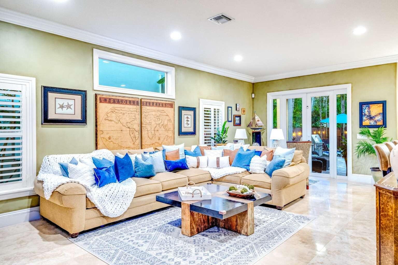 512 NE 12th Fort Lauderdale, FL 33301