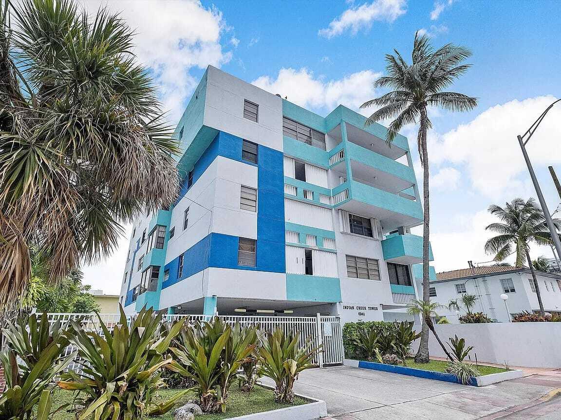 6941 Carlyle #2e
