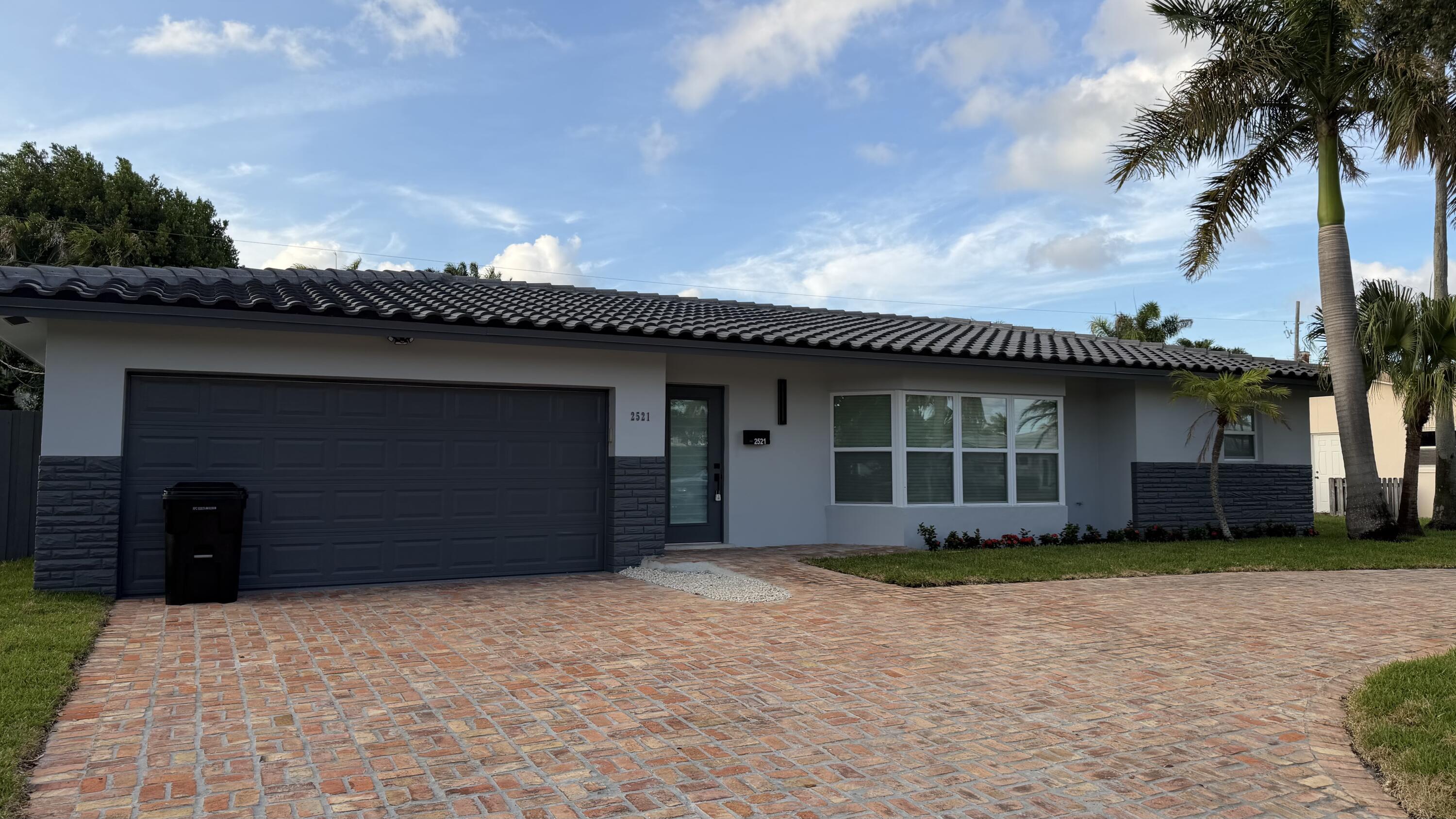 2521 NE 45th