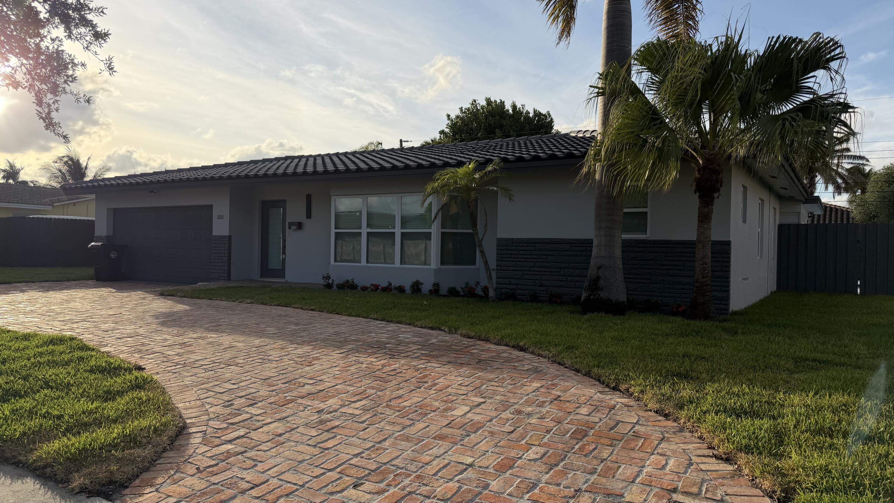 2521 NE 45th Lighthouse Point, FL 33064