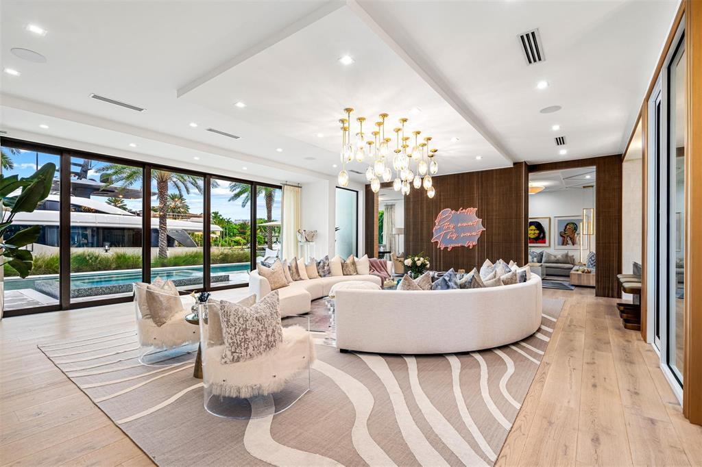 70 Isla Bahia Fort Lauderdale, FL 33316