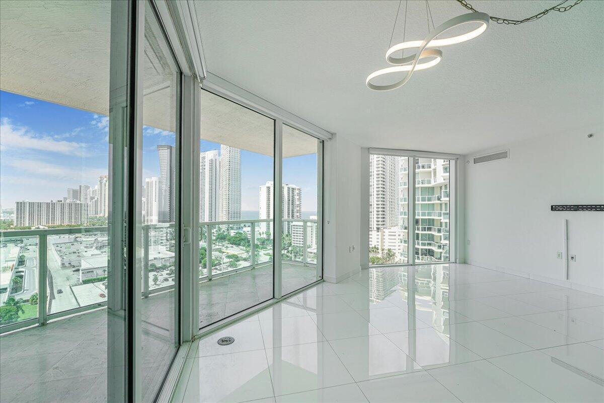 image St Tropez Sunny Isles9