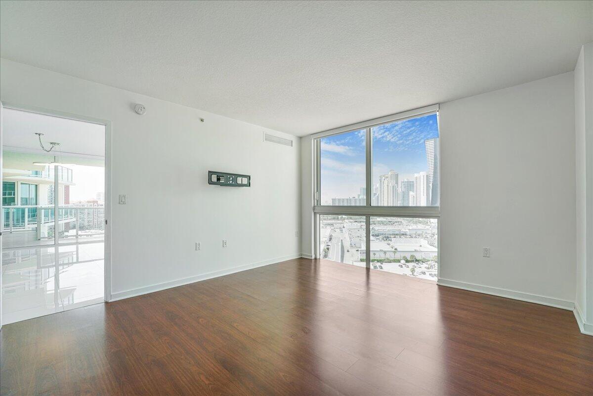 image St Tropez Sunny Isles11