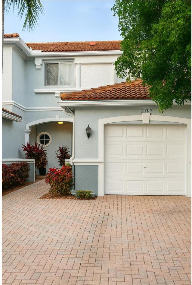 2303 Center Stone