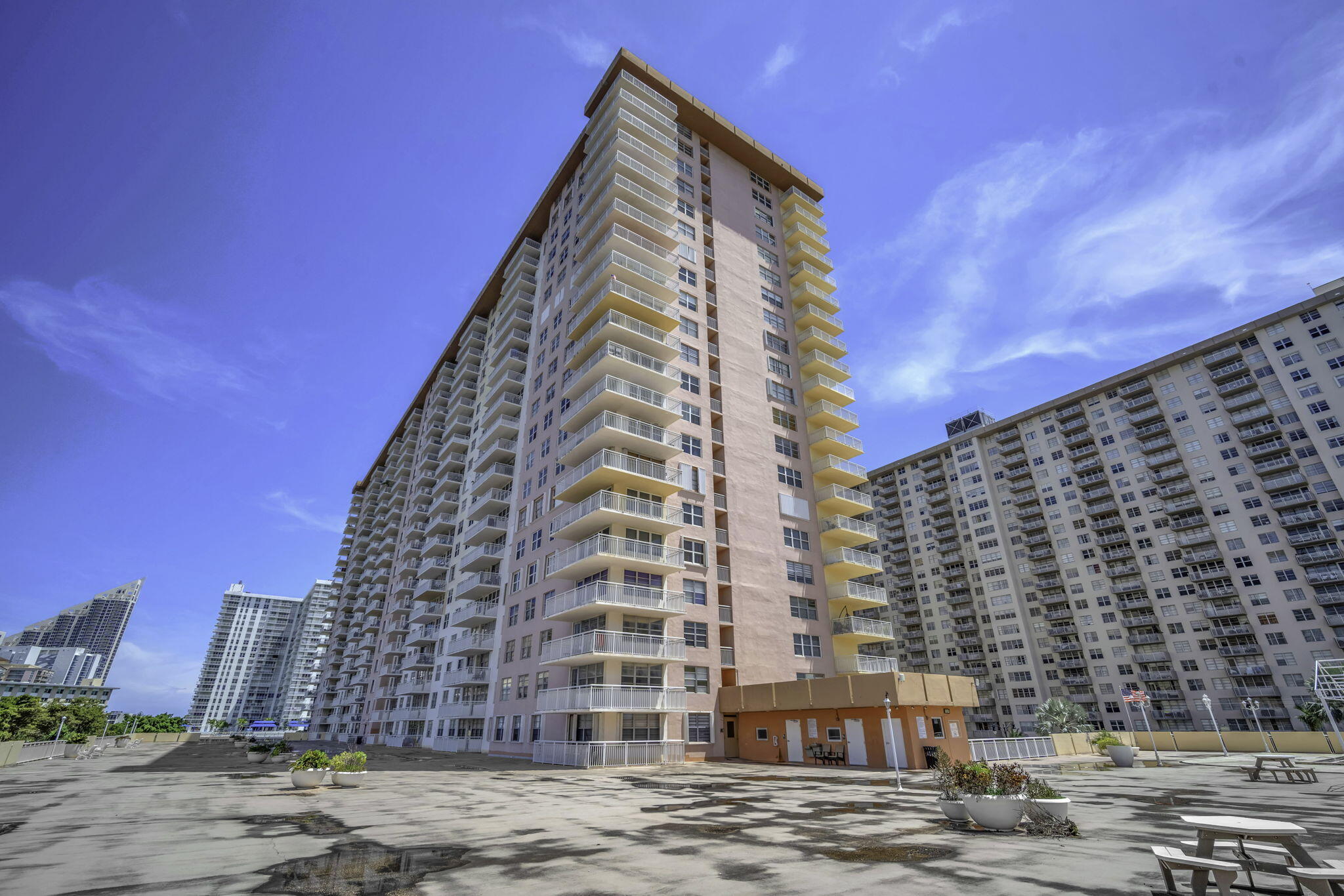 image Winston Towers 2001
