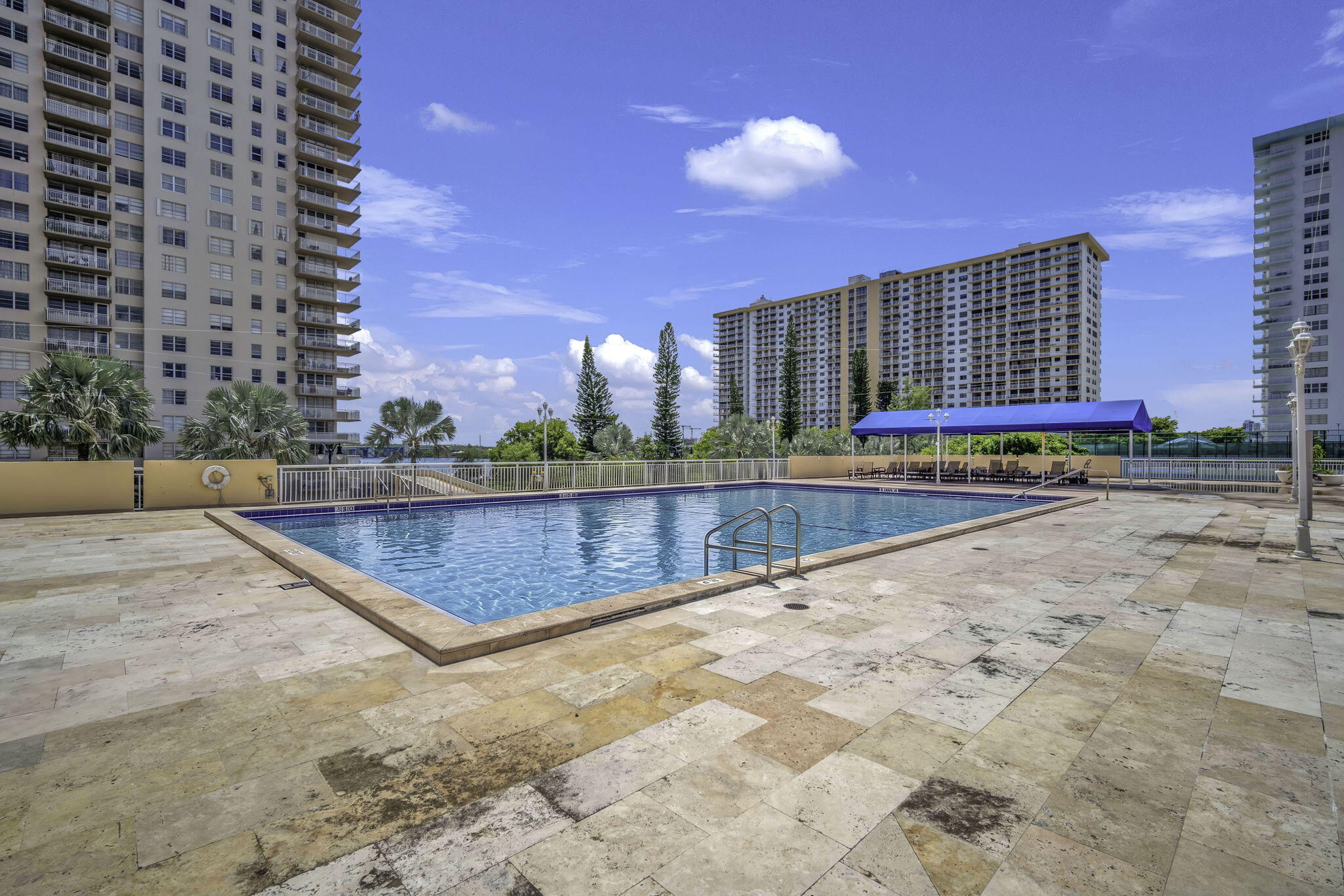 image Winston Towers 20022