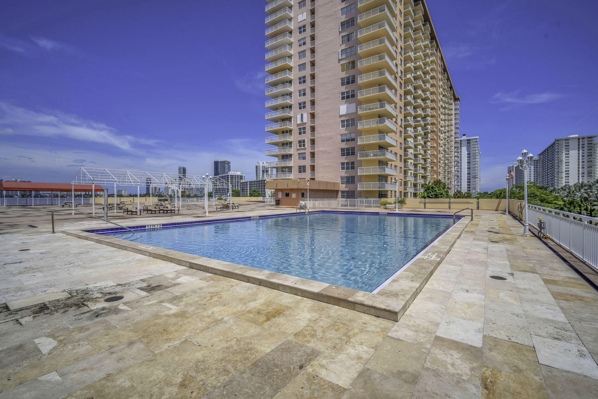 image Winston Towers 20023