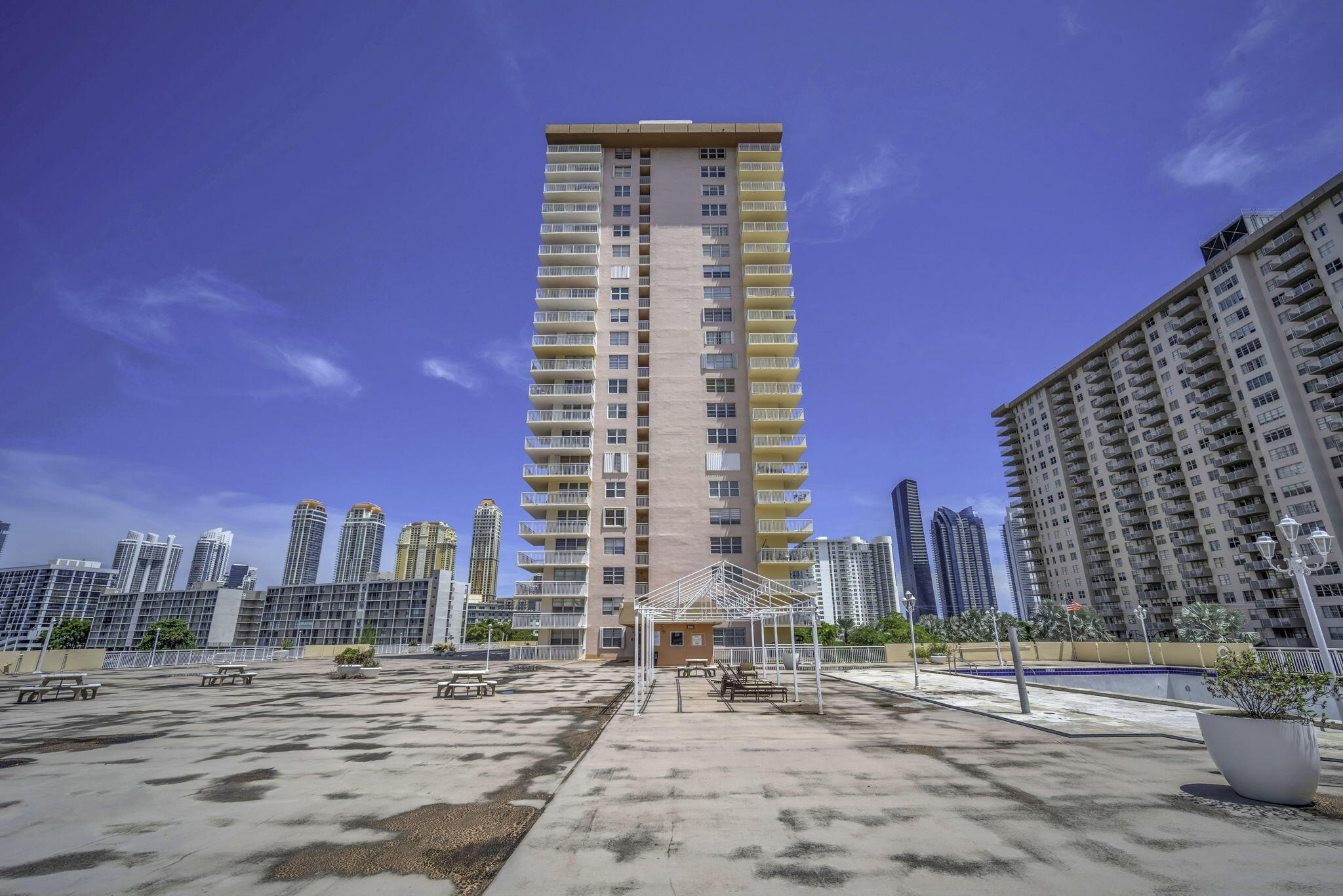 image Winston Towers 2005