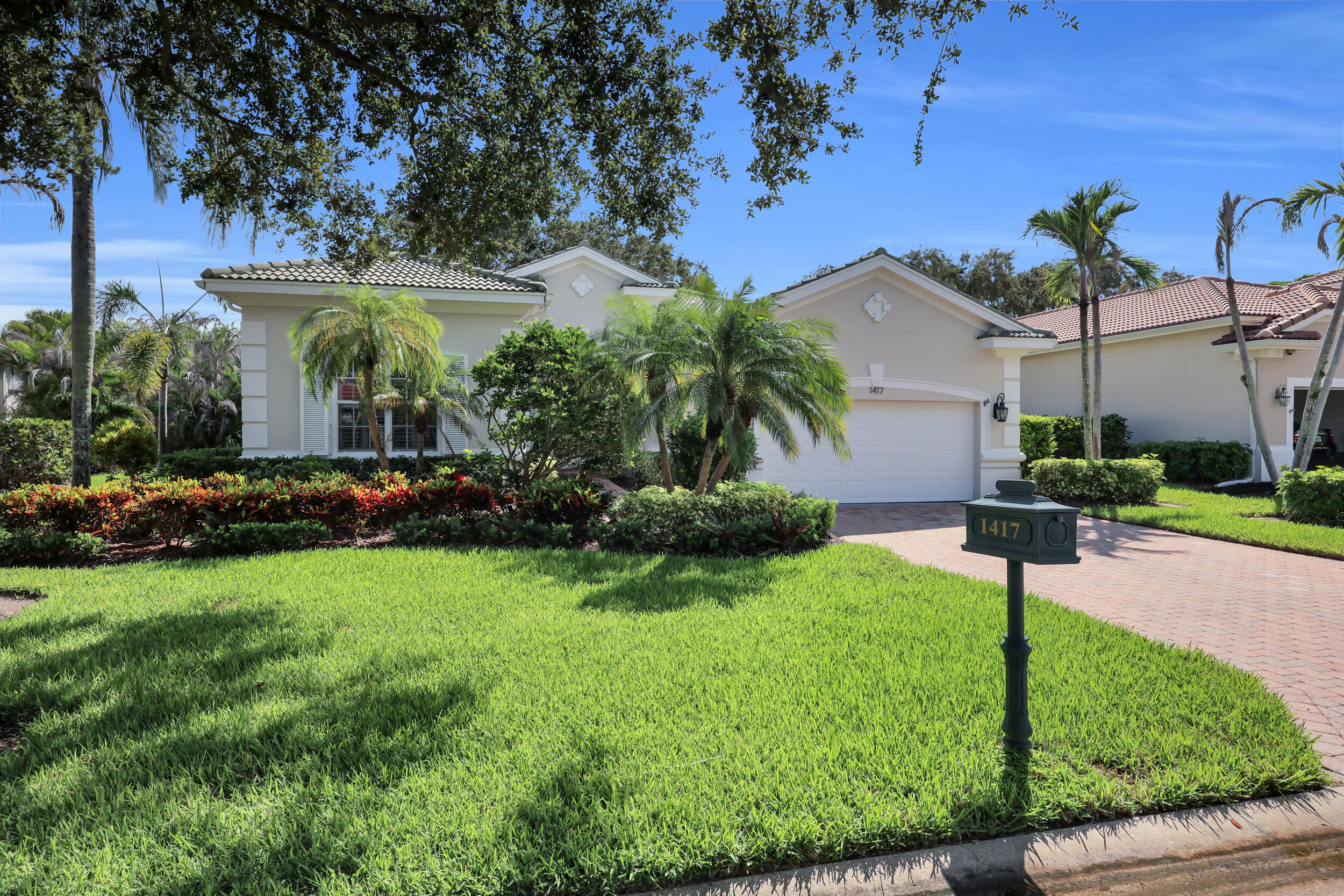 1417 W Island Clb Sq