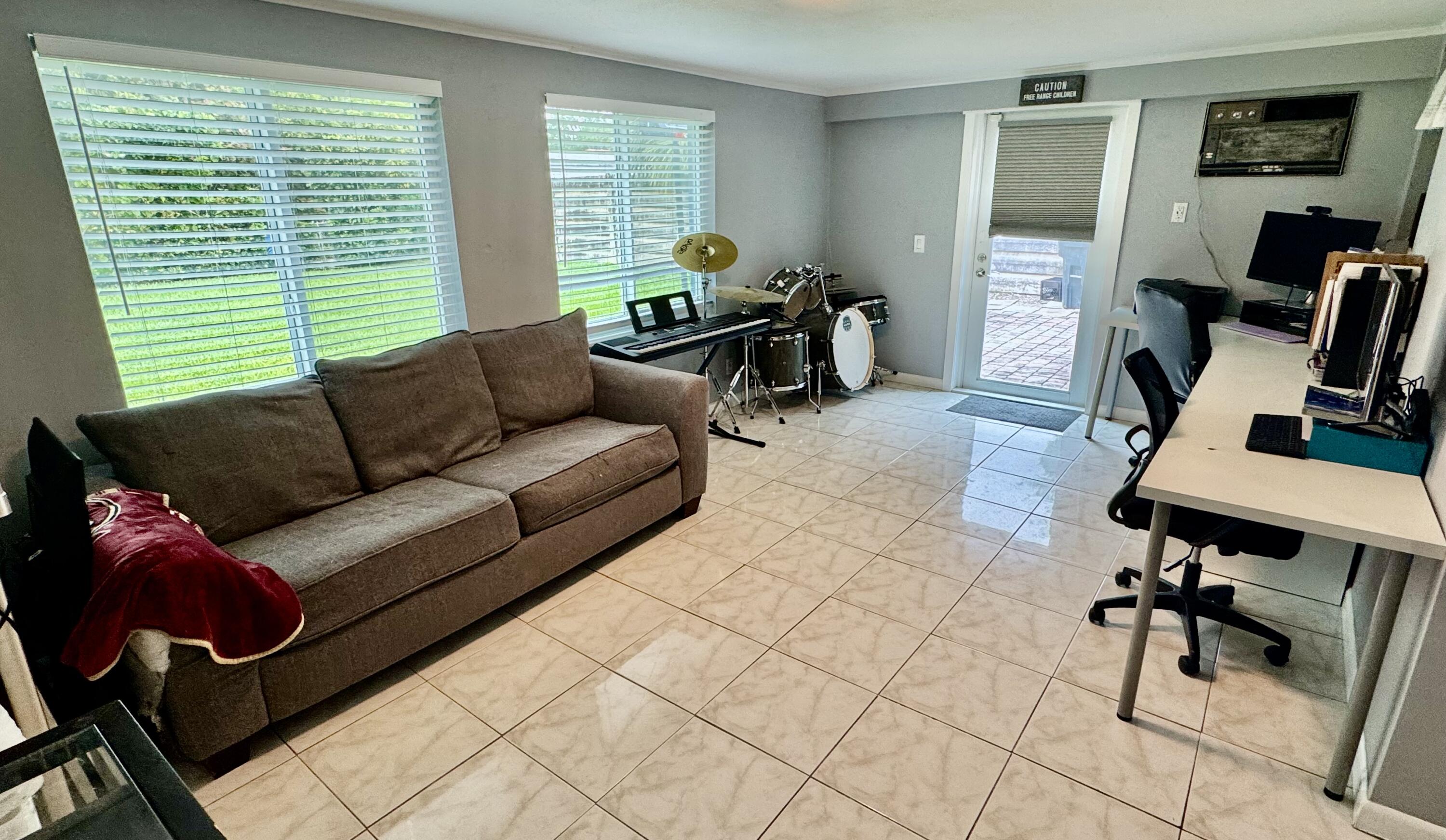 4300 Grant St Hollywood, FL 33021
