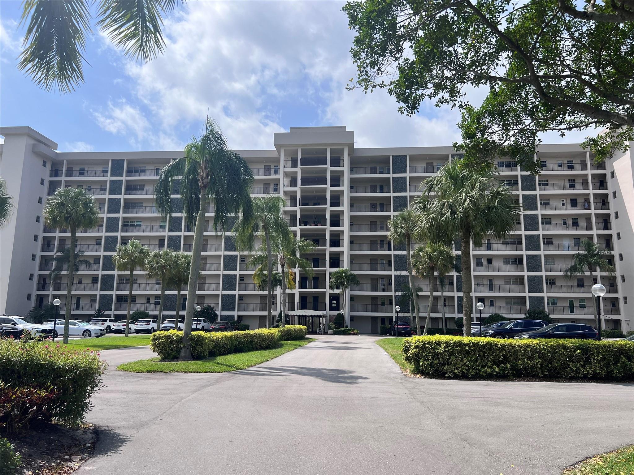 3100 N Palm Aire Dr #907