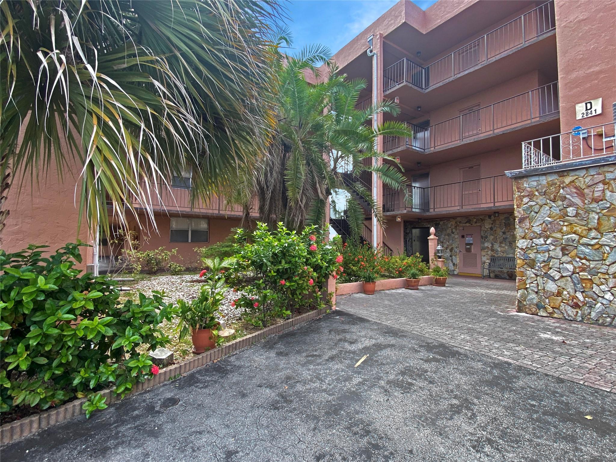 2841 Somerset Dr #400