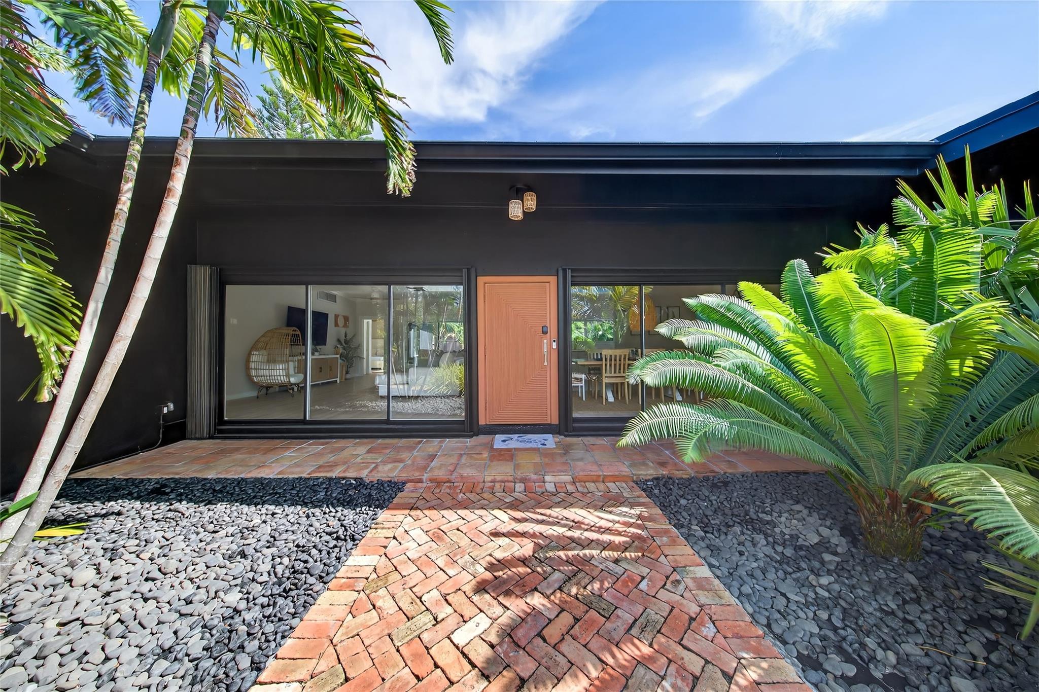 2112 Manatee Dr