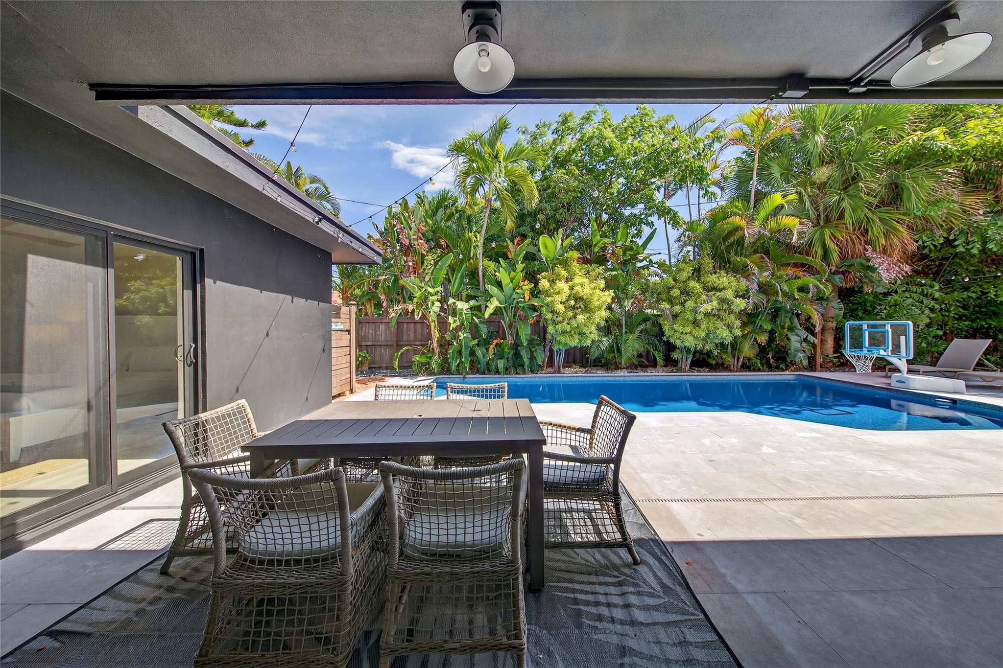 2112 Manatee Dr Fort Lauderdale, FL 33316