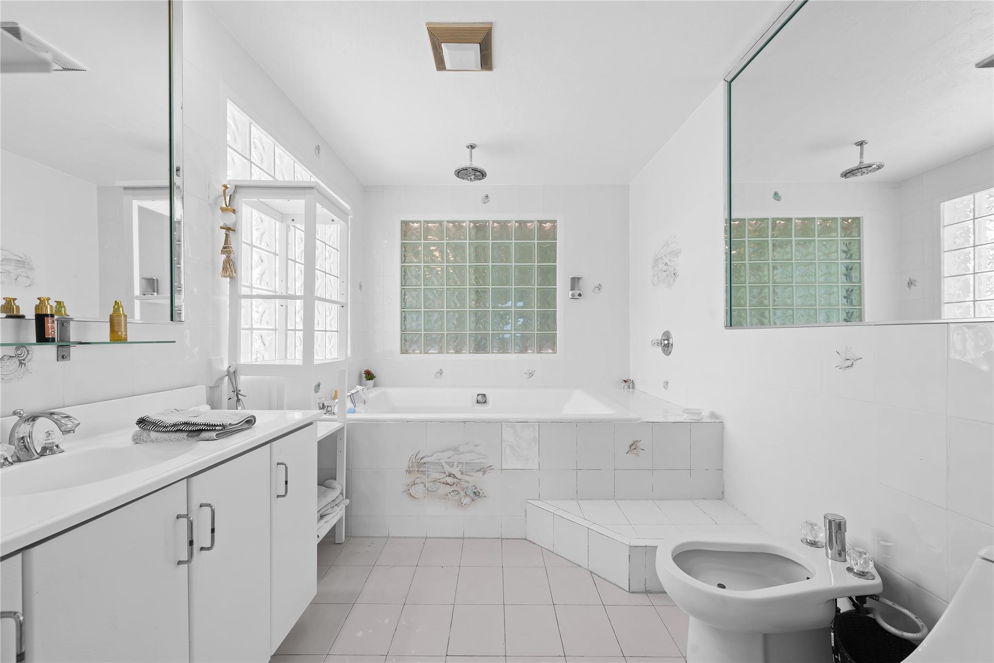 1100 N Northlake Dr Hollywood, FL 33019