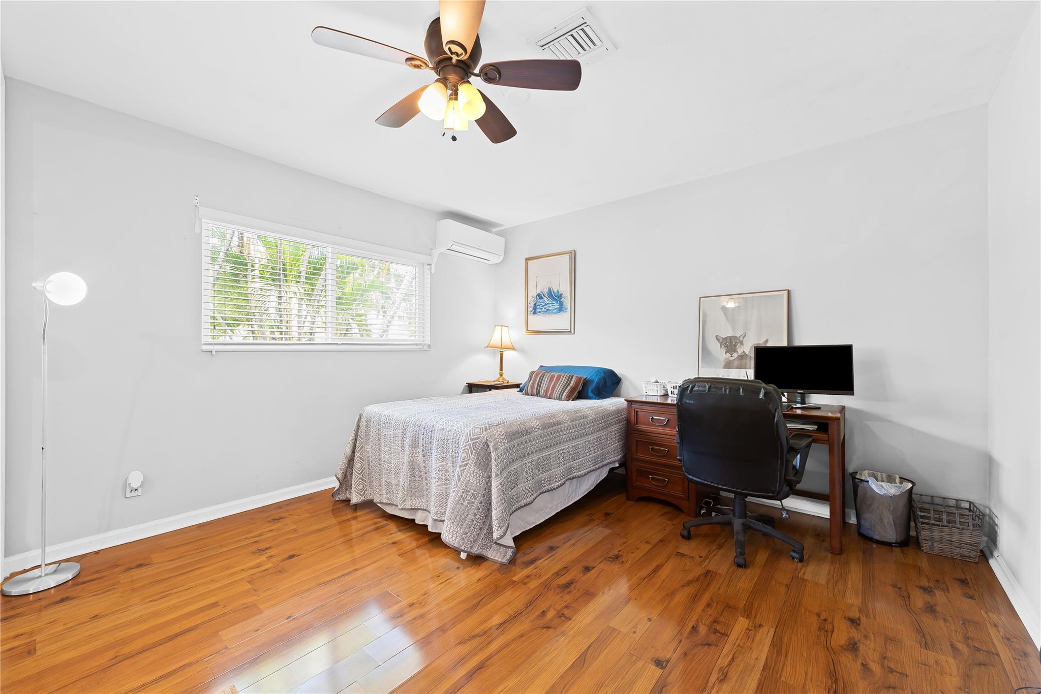 1100 N Northlake Dr Hollywood, FL 33019