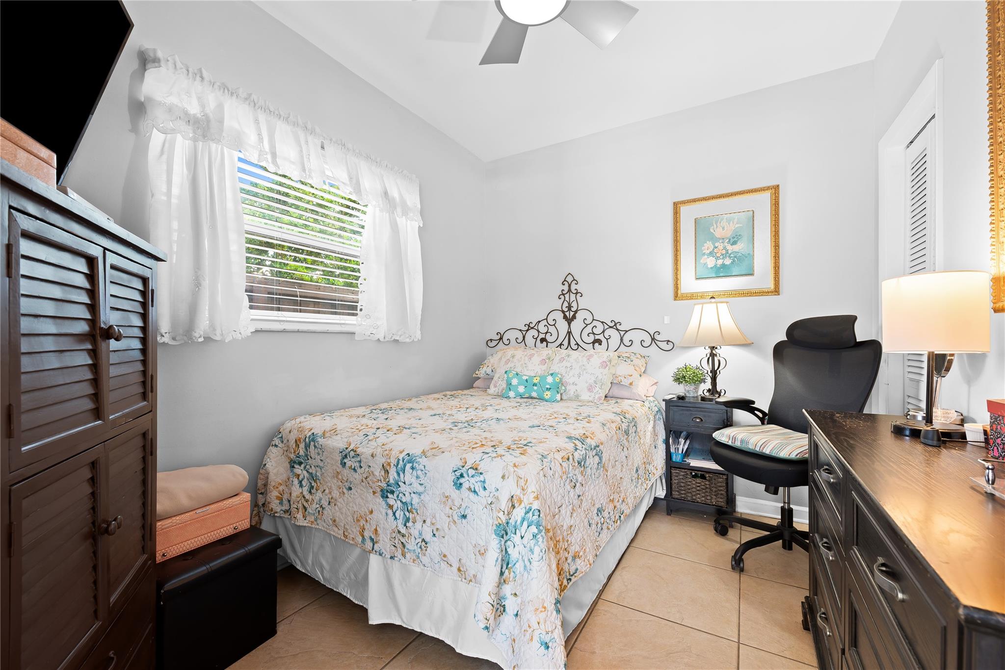 1100 N Northlake Dr Hollywood, FL 33019