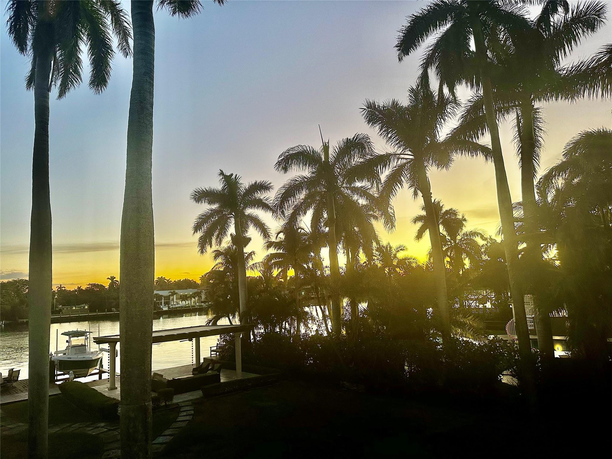 1100 N Northlake Dr Hollywood, FL 33019