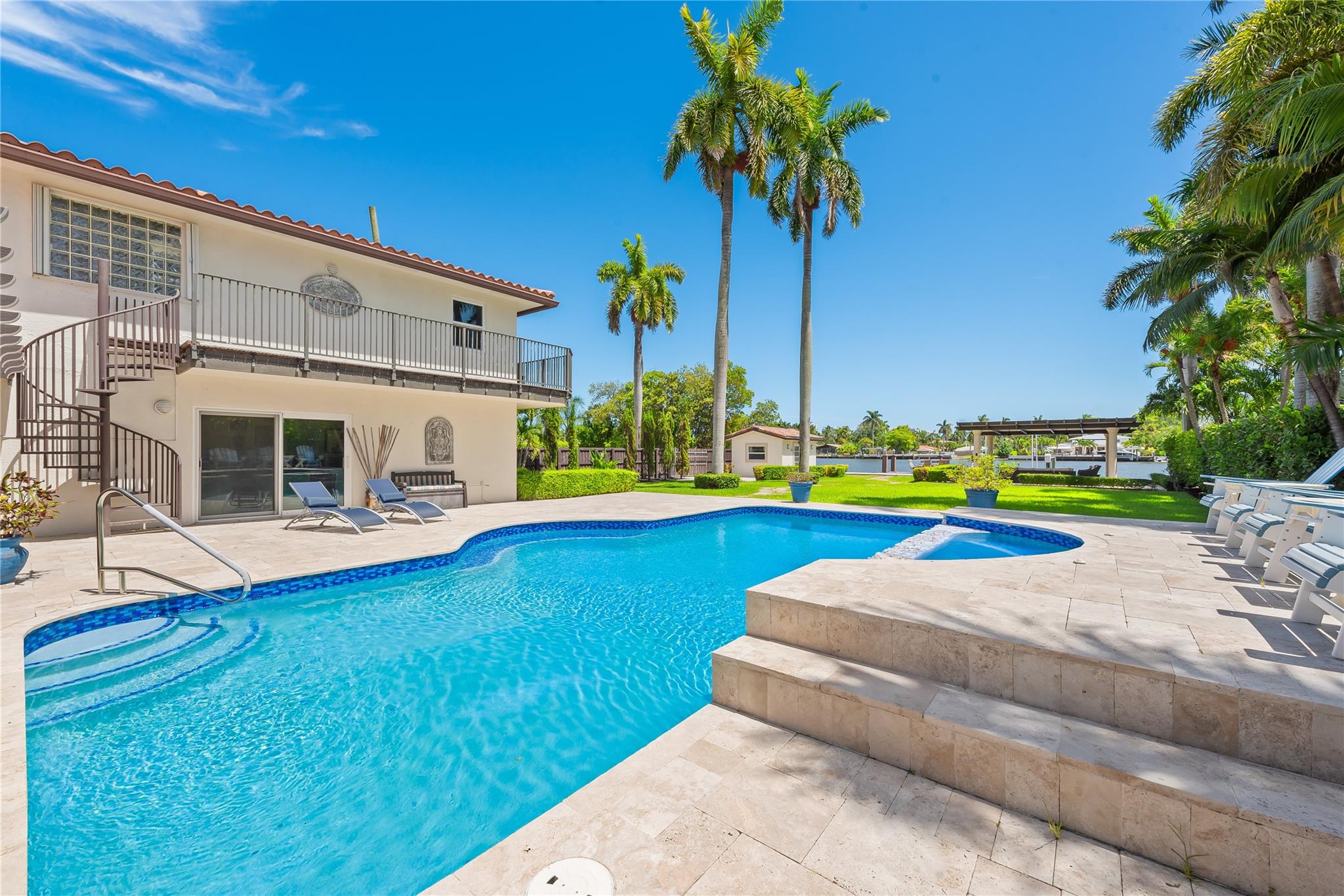 1100 N Northlake Dr Hollywood, FL 33019