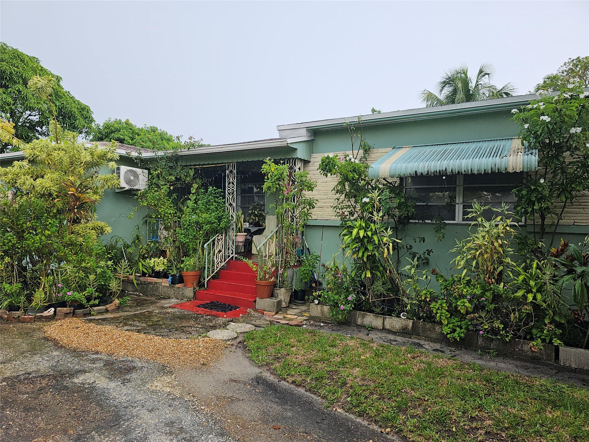 13025 NW 1st Ct