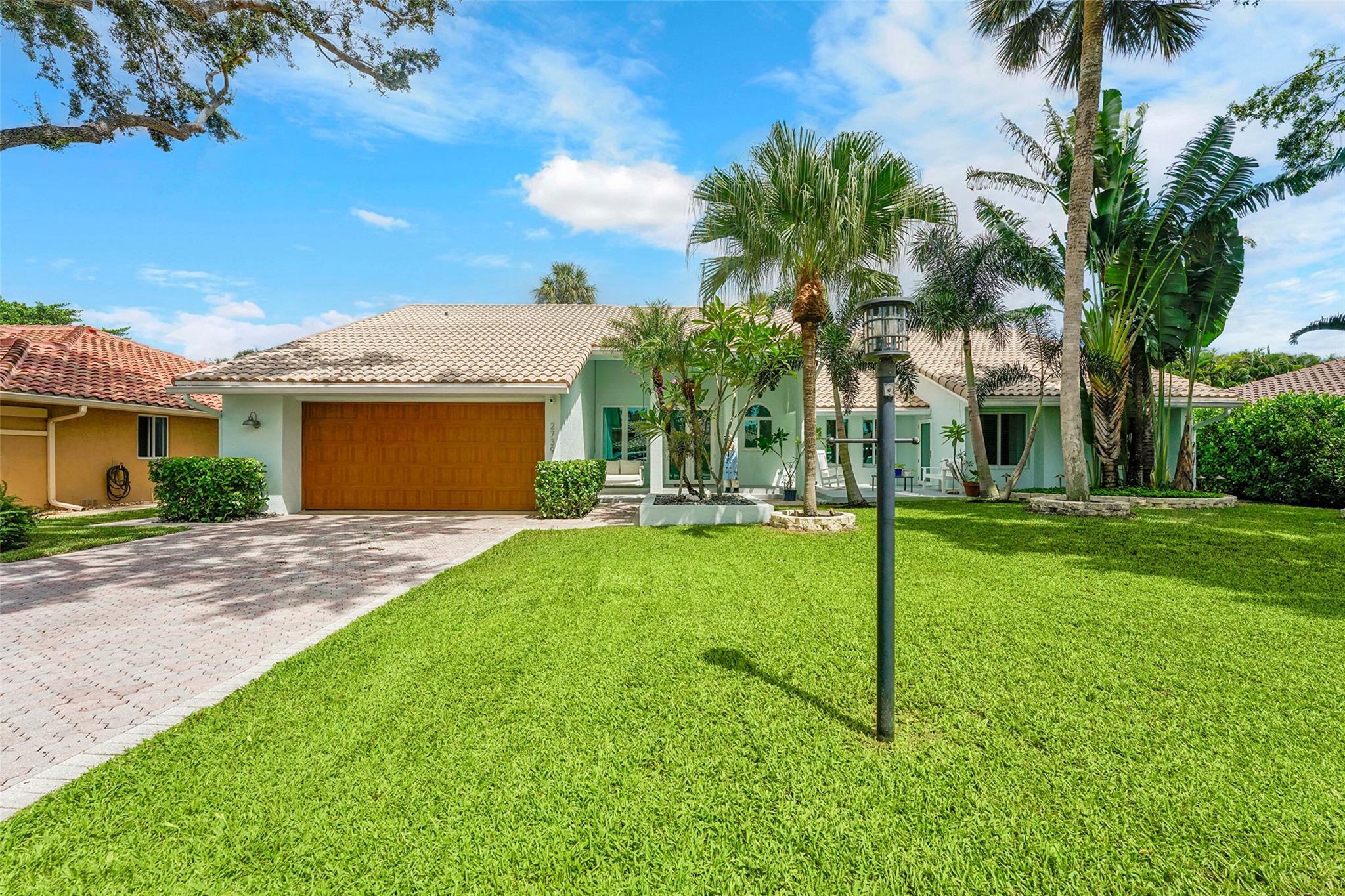 2739 Oak Tree Ln