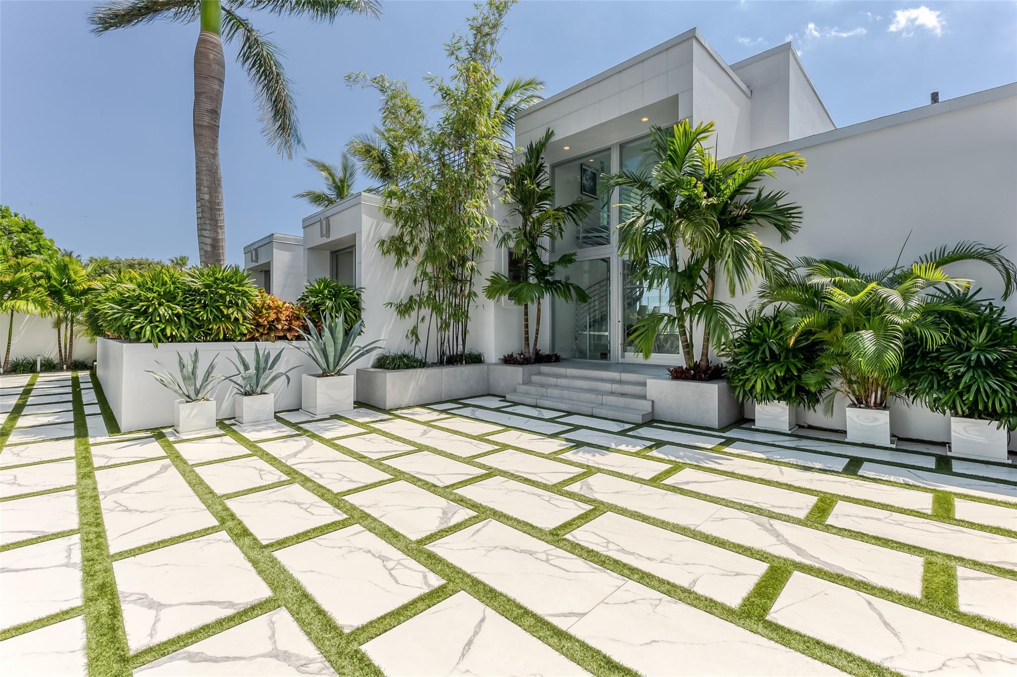 2200 Inlet Dr Fort Lauderdale, FL 33316