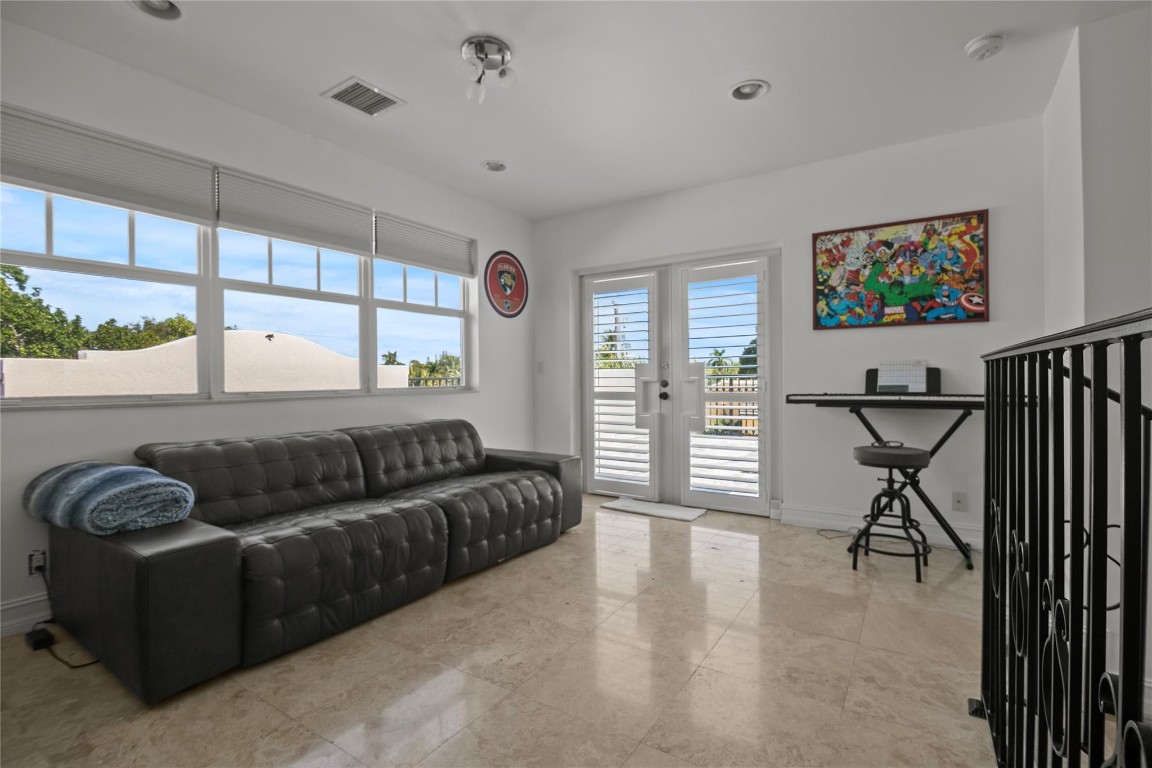 732 NE 15th Fort Lauderdale, FL 33304