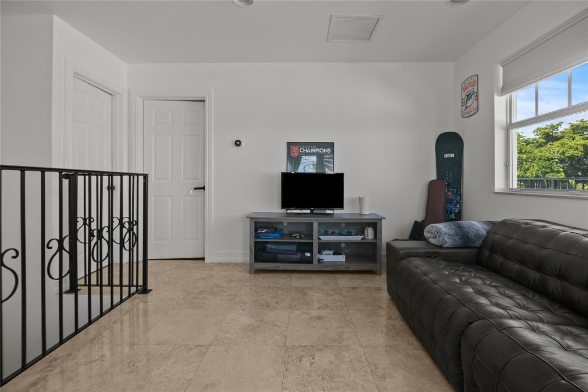 732 NE 15th Fort Lauderdale, FL 33304