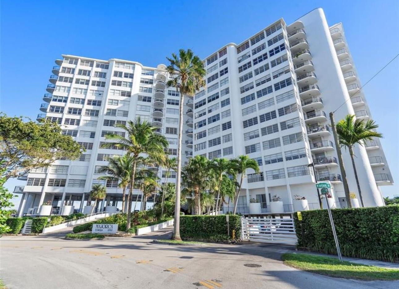 11930 N Bayshore Dr #301 North Miami, FL 33181