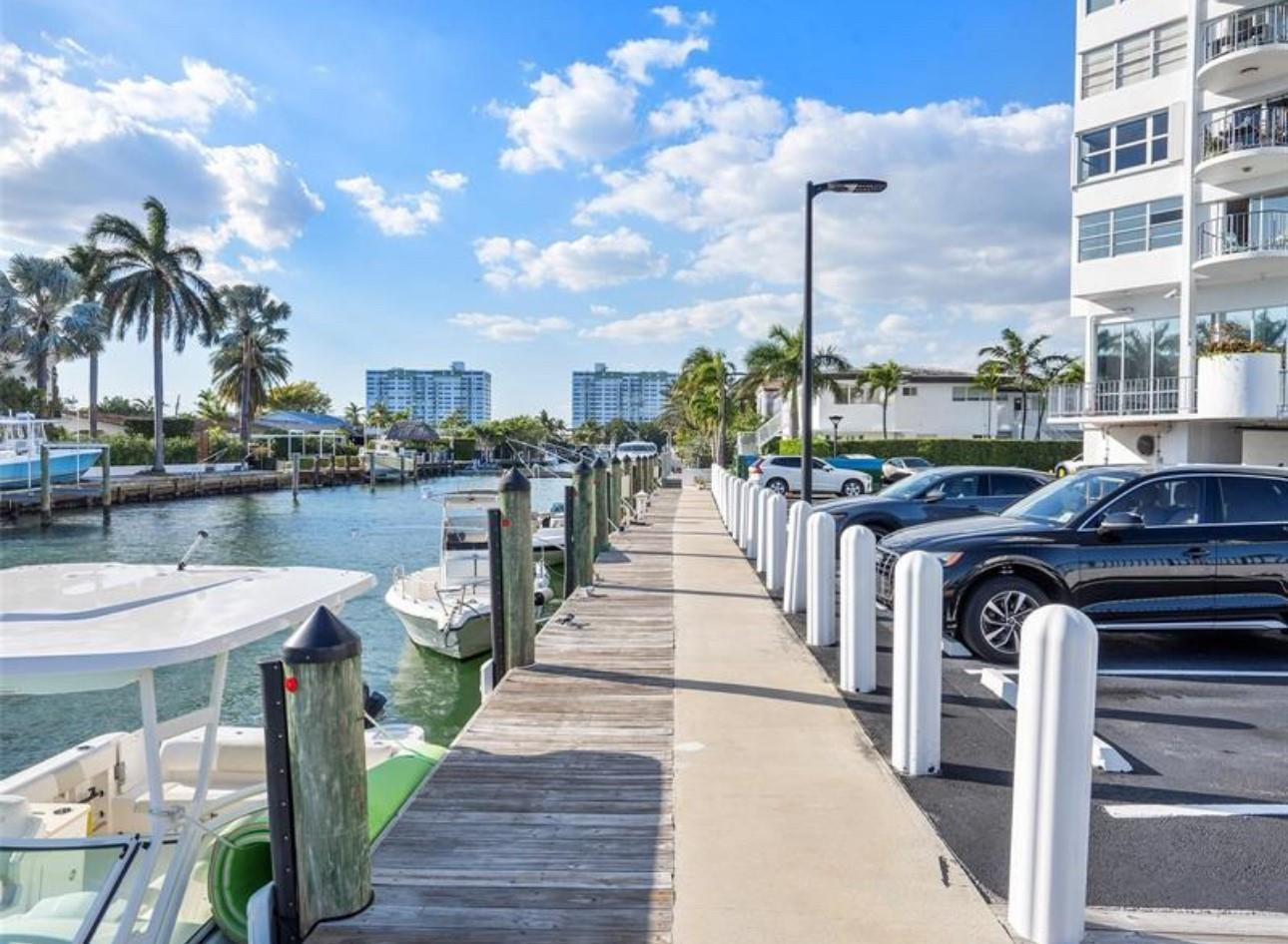 11930 N Bayshore Dr #301 North Miami, FL 33181