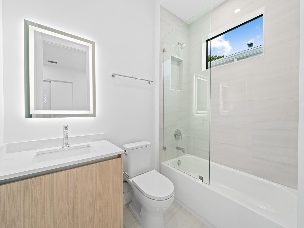 808 SE 12th St #808 Fort Lauderdale, FL 33316