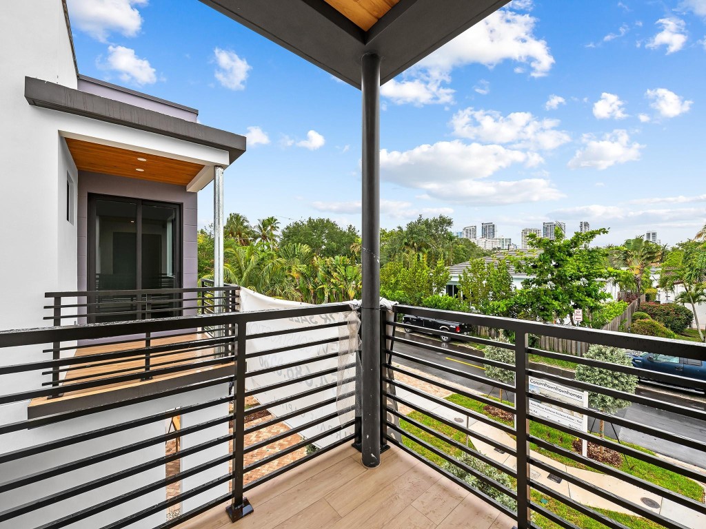 808 SE 12th St #808 Fort Lauderdale, FL 33316