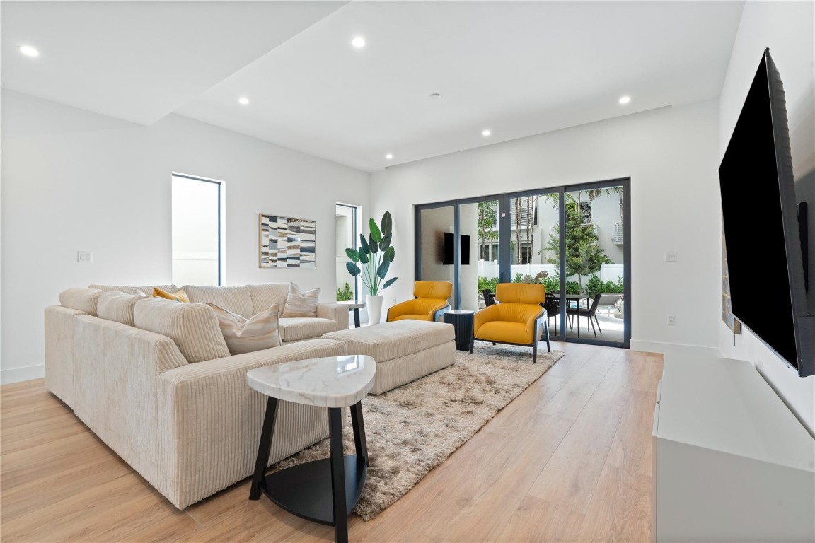 808 SE 12th St #808 Fort Lauderdale, FL 33316