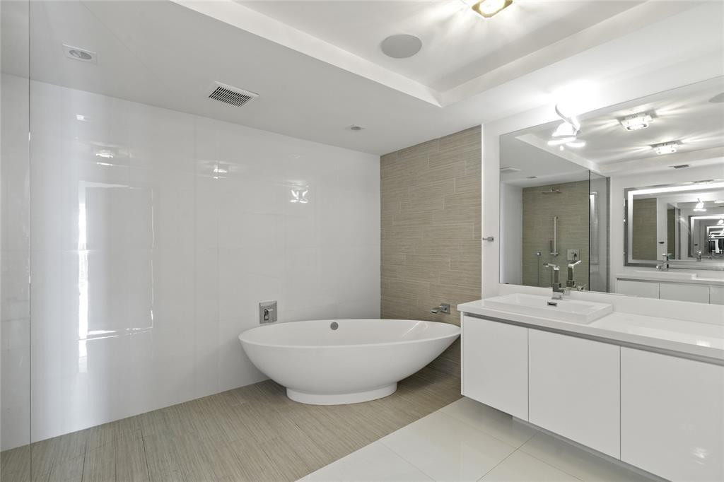 300 Sunny Isles #4-1908 Sunny Isles Beach, FL 33160