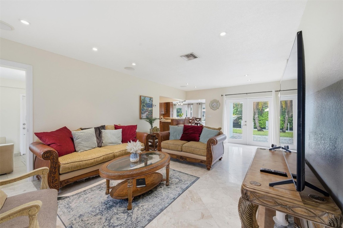 1009 Mango Fort Lauderdale, FL 33315