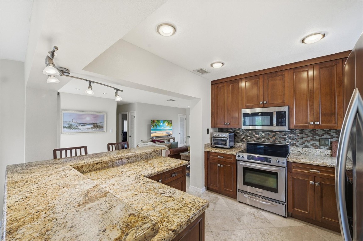 1009 Mango Fort Lauderdale, FL 33315