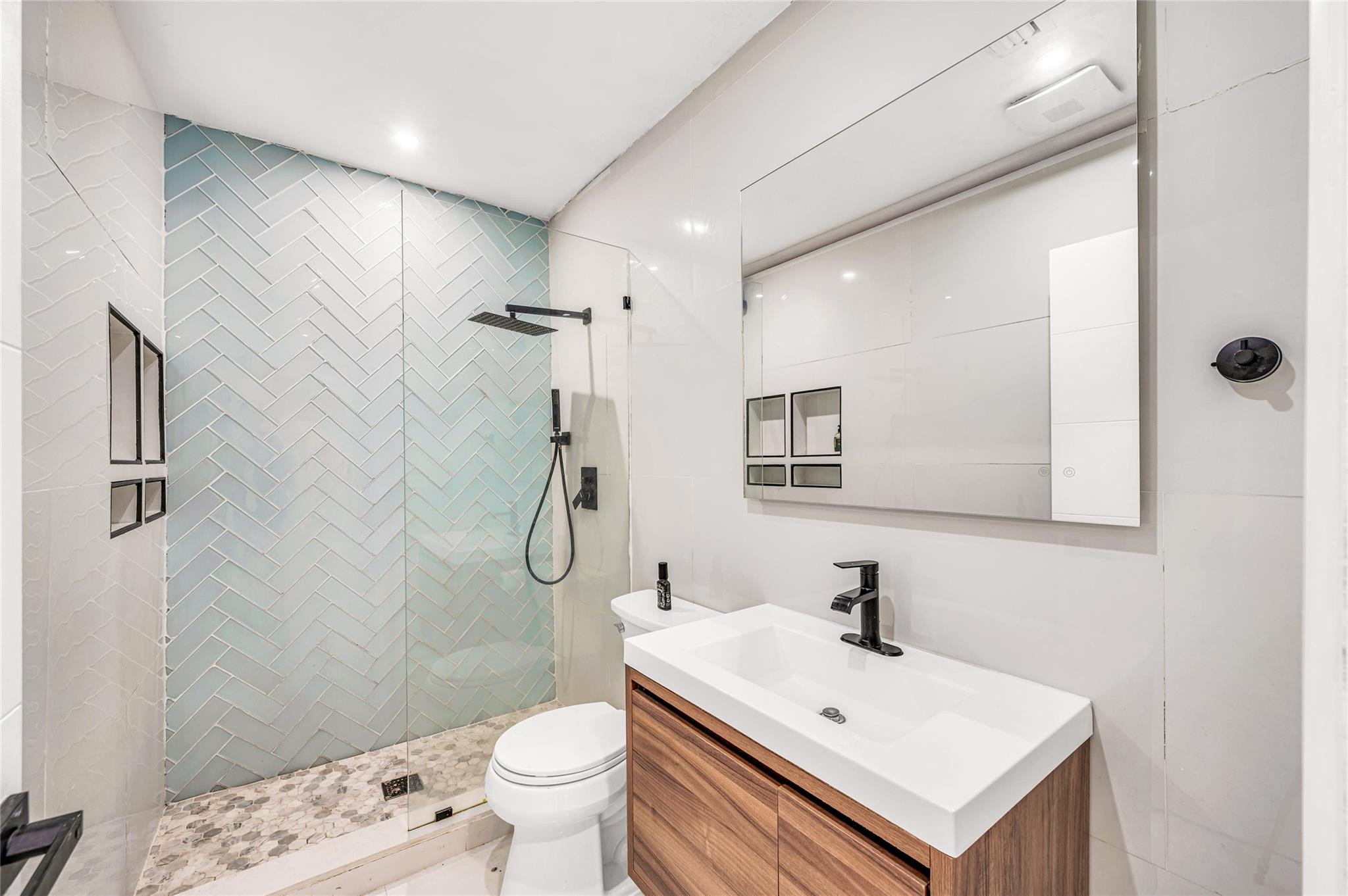 1760 NE 13th Fort Lauderdale, FL 33304